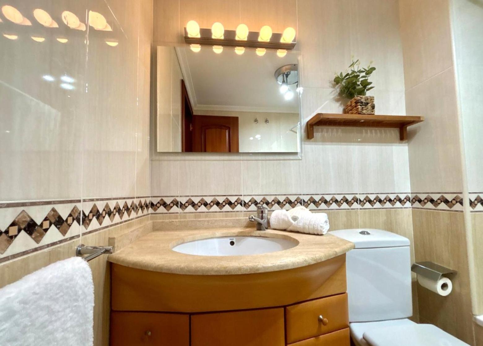 Holibai, Chulina, Cerca De La Playa, Con Piscina Y Parking Apartment ไบโยนา ภายนอก รูปภาพ